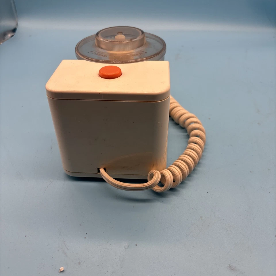 VINTAGE Black & Decker Small Handy Chopper Mincer HC20 Tiny Food Processor - Image 3 of 4