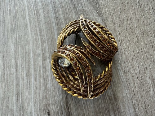 Rare Vintage Pegasus Coro Gold-tone Swirl Brooch/Pin with Rhinestones & Crystals - Picture 2 of 8