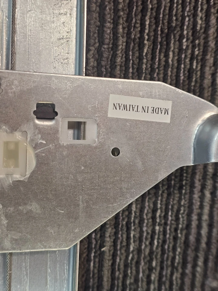 Conjunto regulador motor ventana eléctrica Dorman 741-630 para Chevrolet Impala 00-05 Foto 3 de 4