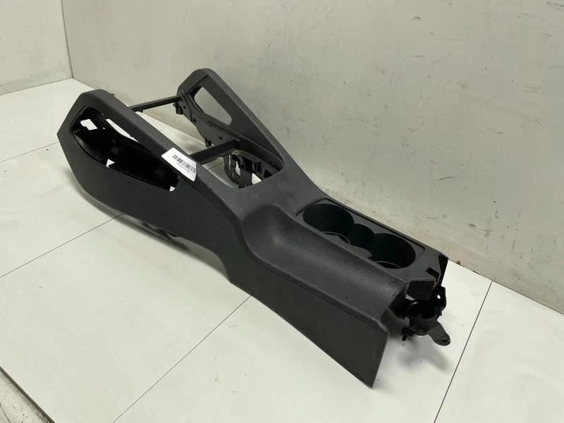 Volkswagen Rabbit 2008 consola central delantera con portavasos OEM+ Foto 2 de 4