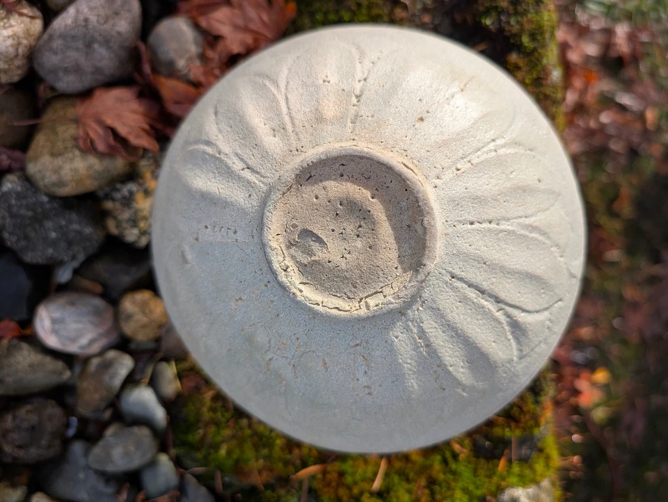 Tazón de té coreano naufragio Goryeo Celadon diseño de loto inciso siglos 12-13 Foto 4 de 4