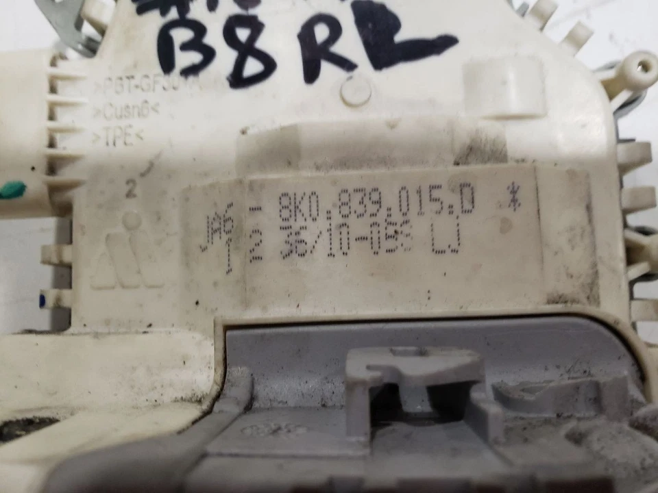 Actuador de cerradura de puerta trasera derecha - Audi A4 B8 Quattro S-Line 2011 - OEM 8K0839015D Foto 2 de 4