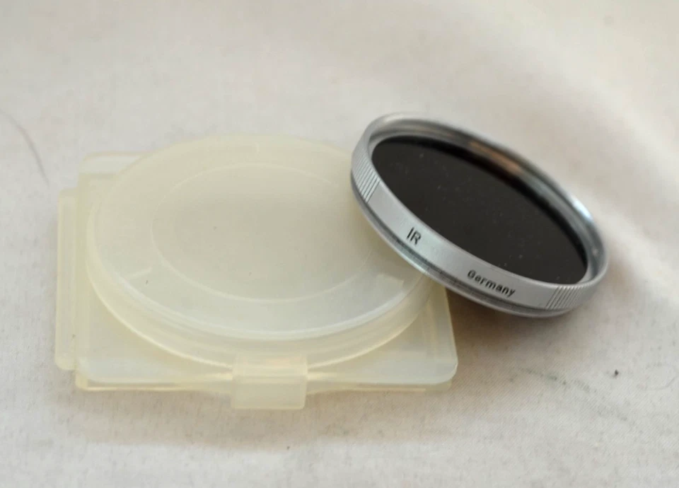 Original Leica 39mm Infrared (IR) Filter E39 in Excellent Condition - Image 2 of 2