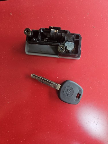 🔑 2004-2010 Toyota Sienna Glove Box Latch Lock Handle Gray With KEY - Picture 2 of 3