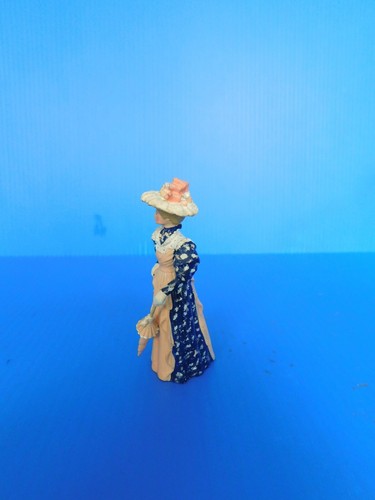 TROPHY MINIATURE / LE MONDE CIVIL / RARE FIGURINE / BELLE DAME - Picture 2 of 6