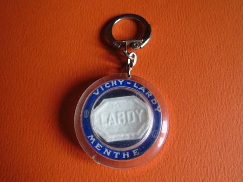 Porte-clés Vintage VICHY CENTRAL - France, Années 70, Plastique, Alimentation