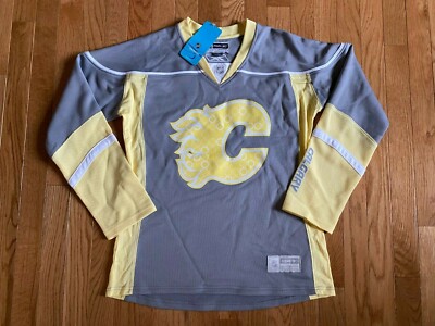 Reebok Women's New Yellow RARE NHL Jersey Calgary Flames Team NWT