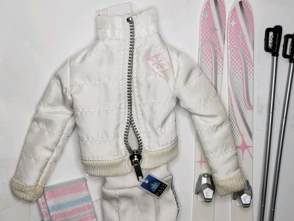 WINTER WEEKEND THE BARBIE LOOK MODEL MUSE DOLL FASHION OUTFIT 2013 MATTEL X9199 - Image 2 of 4