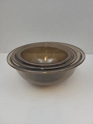 VTG Set of 3  Amber Brown Pyrex Glass Nesting Mixing Bowls #322, #323, and #325