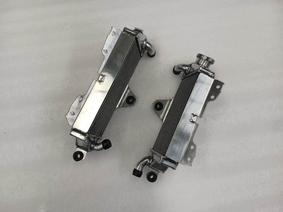 RADIADOR ALUMINIO Y MANGUERA SILICONA PARA KAWASAKI KX500 1988-2004 99 01 02 03 Verde Foto 4 de 4