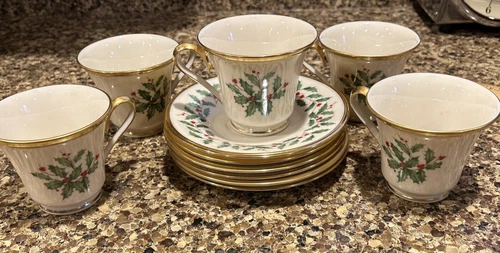 Lenox USA China HOLLY BERRY Coffee Mugs Five 5 Mugs - Six 6 Saucers As shown