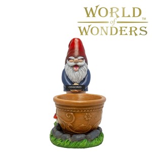 peeing gnome statue