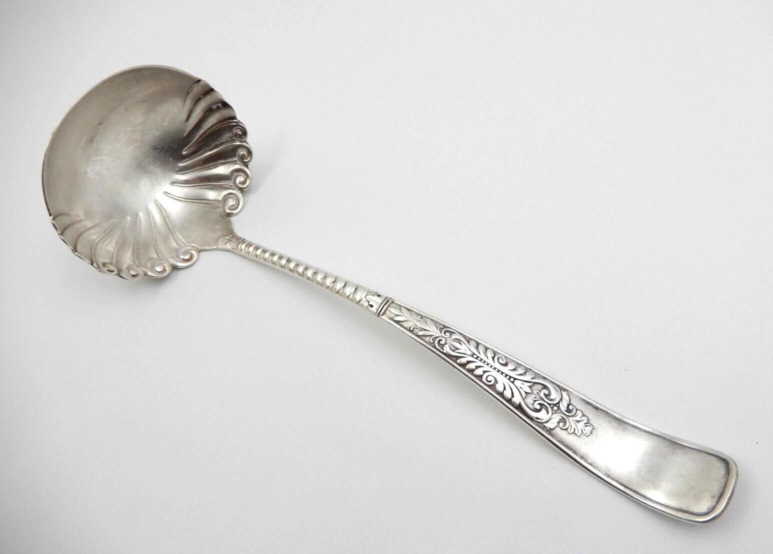 VINTAGE ROGERS & HAMILTON CARDINAL PATTERN SILVER PLATE SOUP/PUNCH OYSTER LADLE