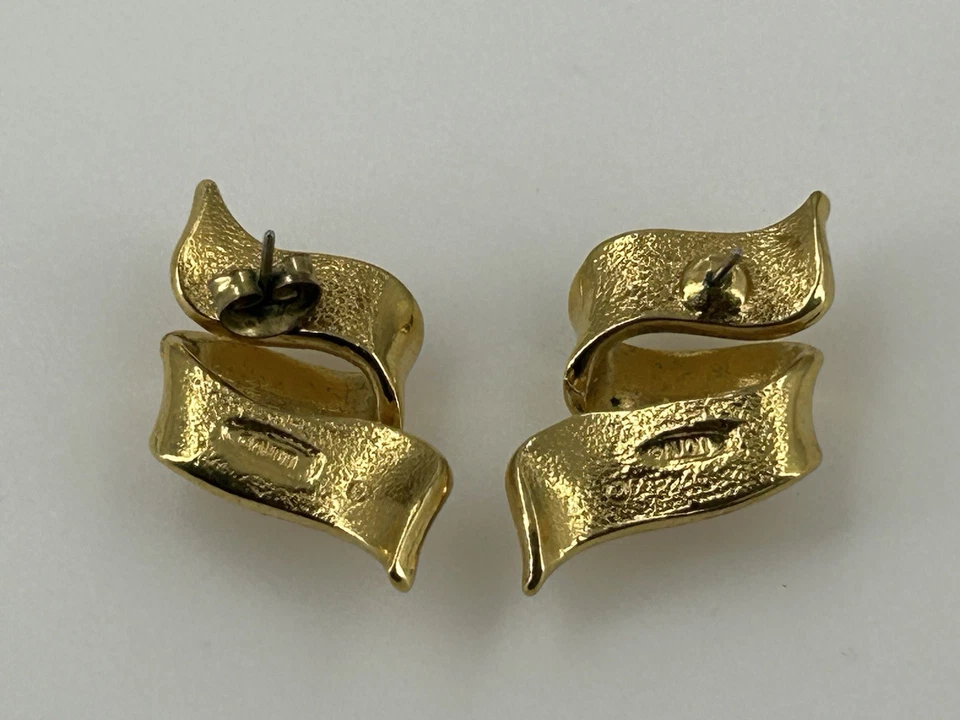 复古雅芳抛光金色丝带耳环穿孔耳钉珠宝首饰女式 — 第 4/4 张图片