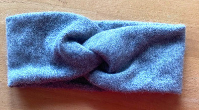 LEAVE YOUR HAT ON Bandana Stirnband hellgrau 100% Kaschmir NEU