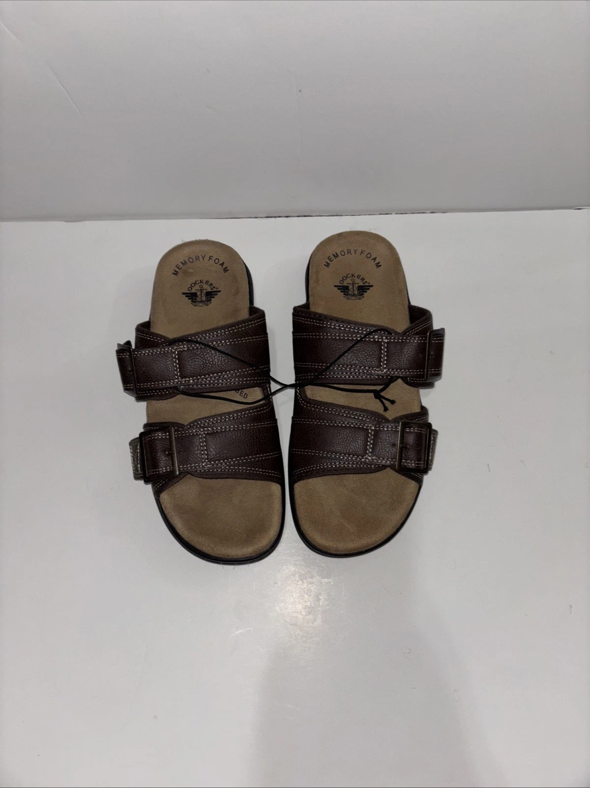 Mens Size 8M Docker Sandals/flip flops adjustable strap memory foam comfort