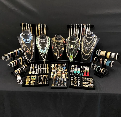 232 pc Antique Vintage Estate Costume Jewelry Some Signed. Lot 721