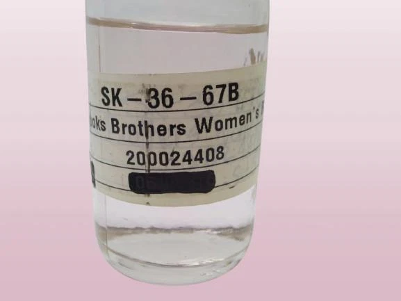 Brooks Brothers Mujer Rojo Vellón 1.7 OZ (Lote #: 200024408) Foto 2 de 4