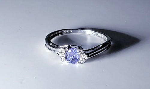 Pretty 10k White Gold Tanzanite & Diamond Ring, Size 7/ Anillo de Oro - Picture 2 of 11