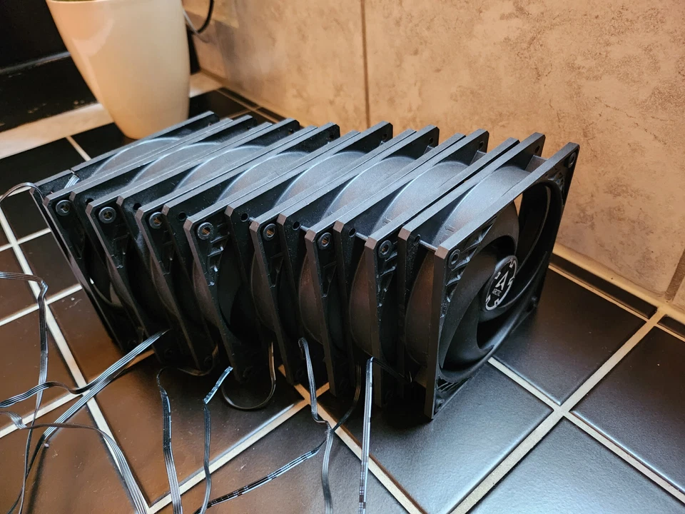 Arctic P12 Silent - 120mm fans optimized for static pressure - 8 pieces