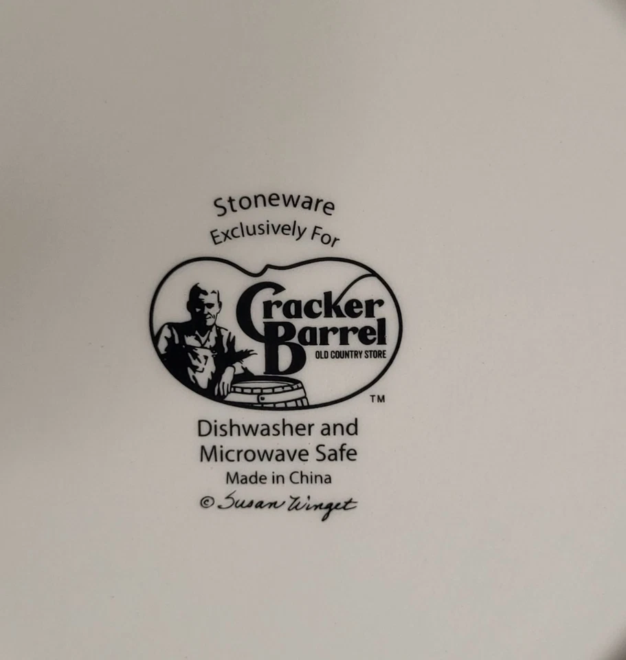 Set if 4 Cracker Barrel 8" Salad Plates Red Cardinals Winter Christmas - Image 4 of 4