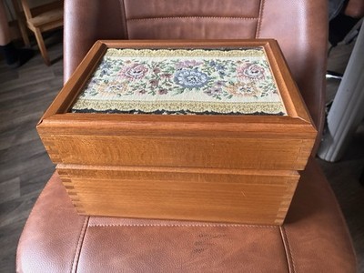 Große Schmuckschatulle aus Holz mit Gobelineinsatz Vintage elegant massiv