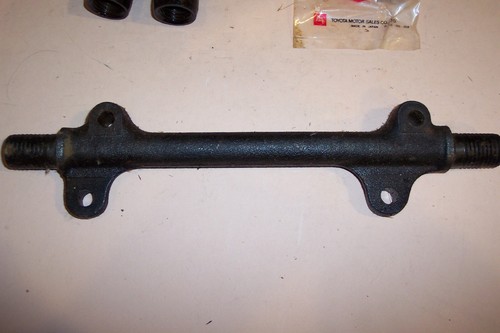 NOS Toyota Genuine Parts Lower Arm Shaft Kit Hi-Lux Pickup 04487-35010 - Picture 2 of 5