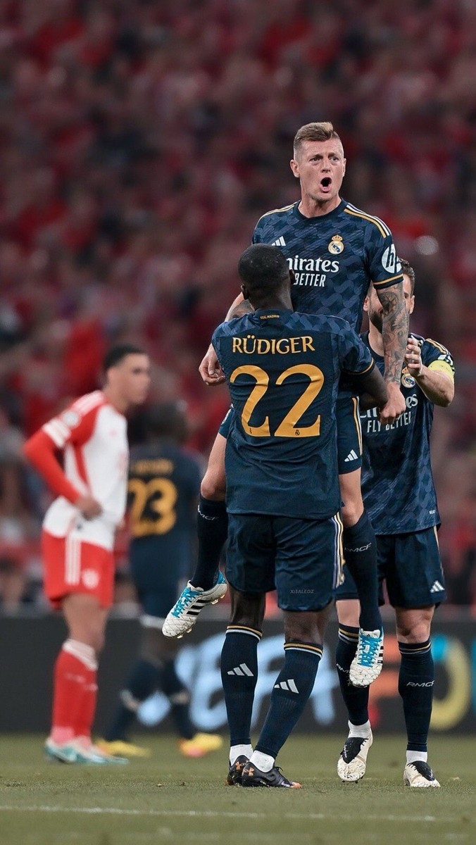 Toni Kroos #8 Mens MEDIUM Adidas Real Madrid Away Champions Toni Kroos #8 Mens MEDIUM Adidas Real Madrid Away Champions
