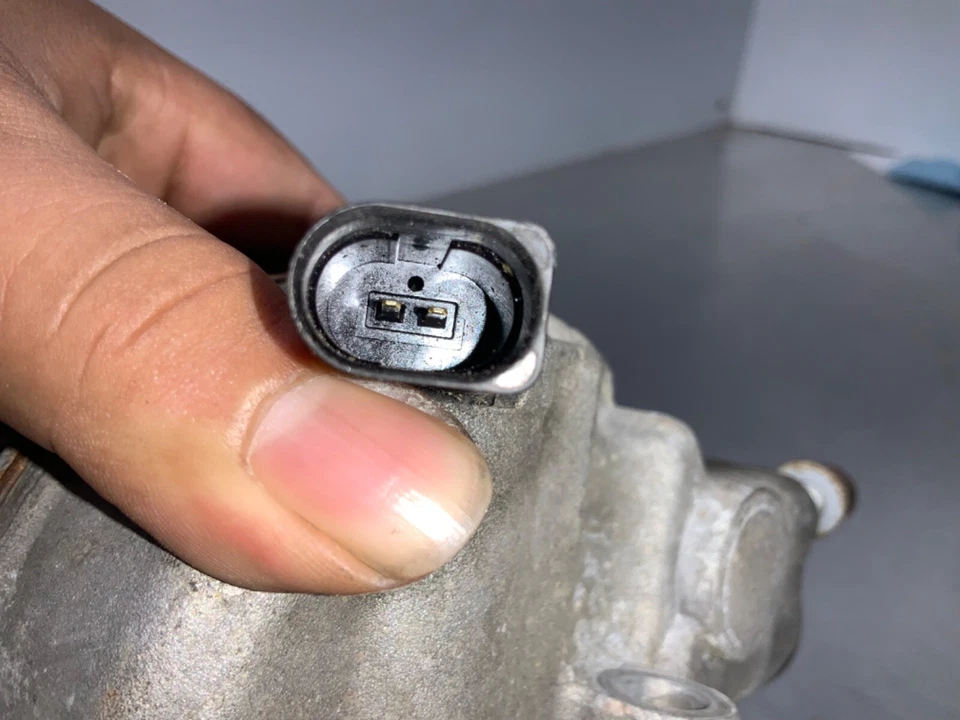 2007 AUDI A4 2.0 AC AIR COMPRESSOR OEM - Image 4 of 4