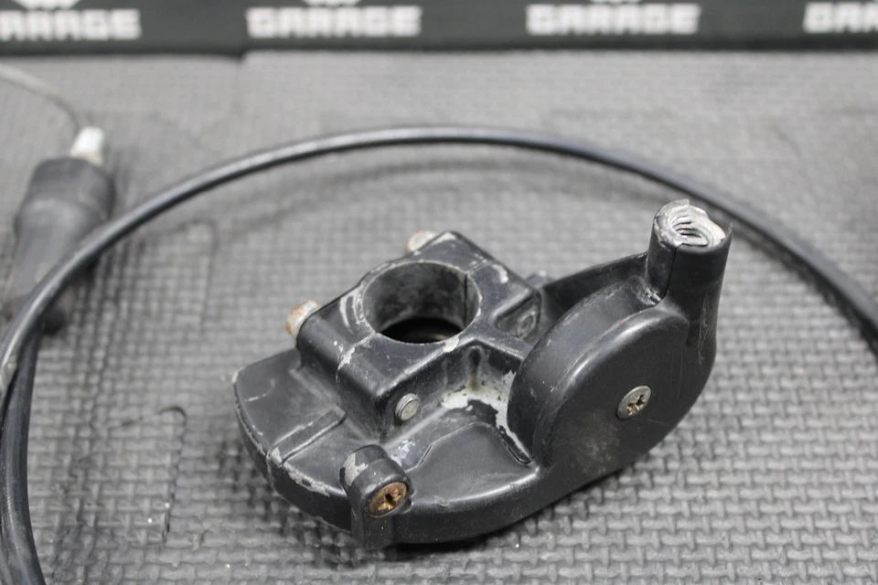 Suzuki RM125 2001 OEM cable de carcasa del acelerador giratorio derecho 57110-36E01 58300-37F01 Foto 3 de 4