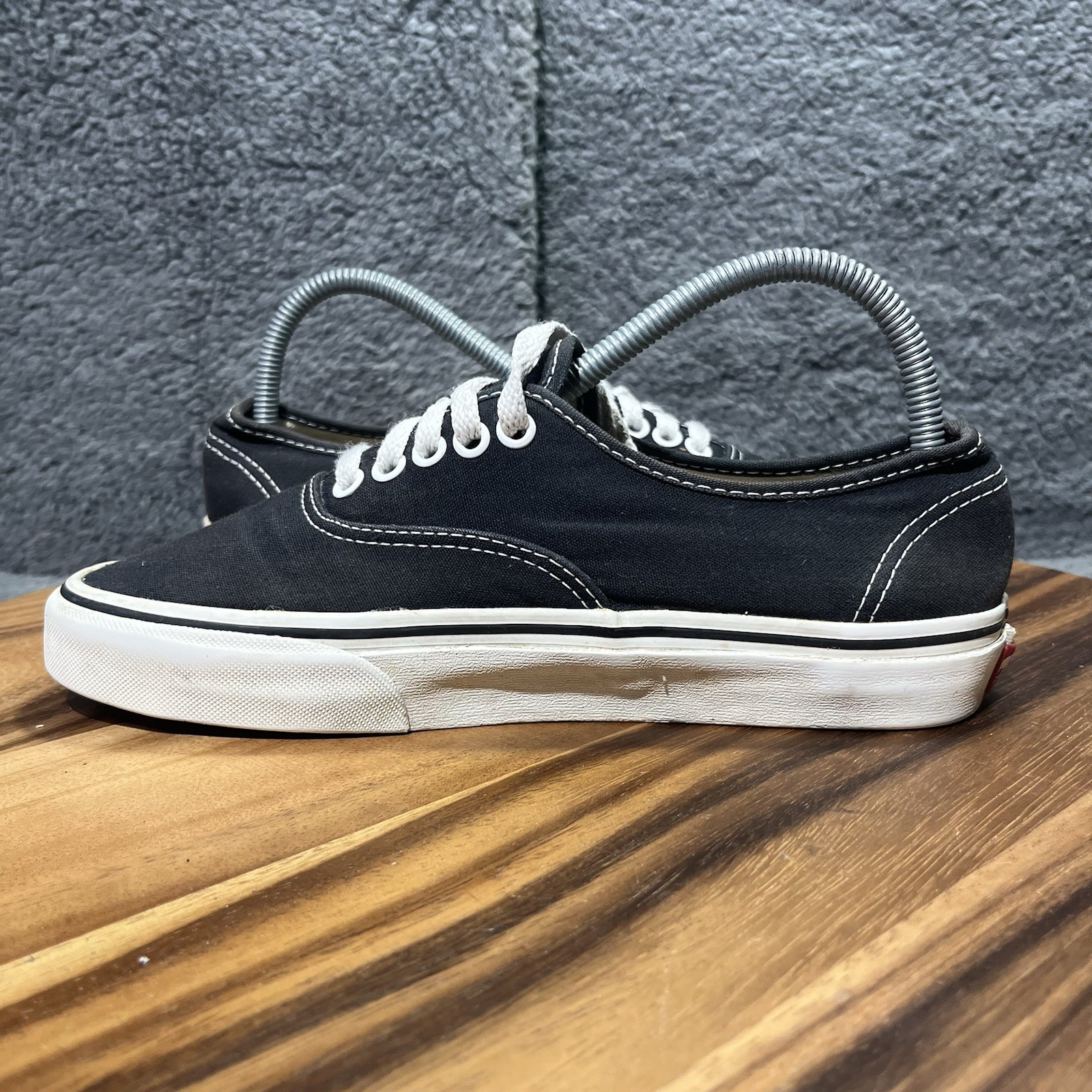 Vans Lace Up Black White Skate Shoes Mens Size 7 Women’s 8.5 Gum Sole TB4R thumbnail 8
