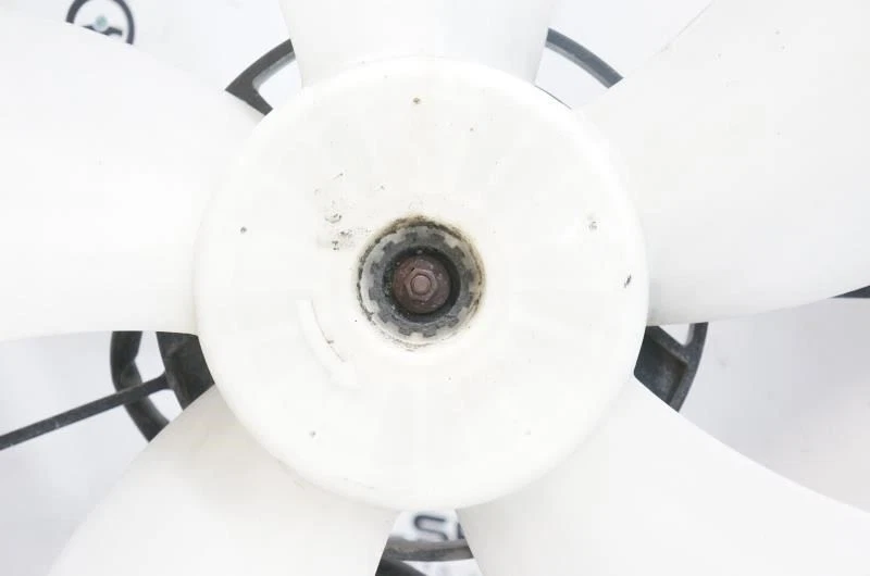 Conjunto de motor ventilador de refrigeração radiador 12-15 Honda Crosstour 2.4 19015-R40-A01 fabricante de equipamento original - Imagem 2 de 4