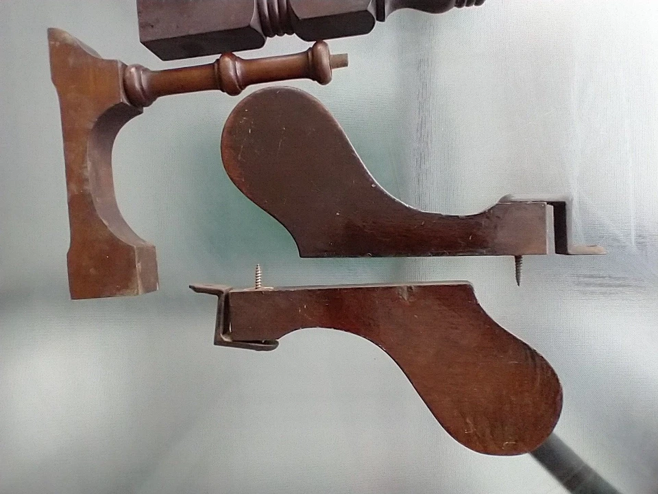 Gran Lote Antiguo Nogal Negro Husillos, Soporte y Rodillas Hinchadas Foto 4 de 4