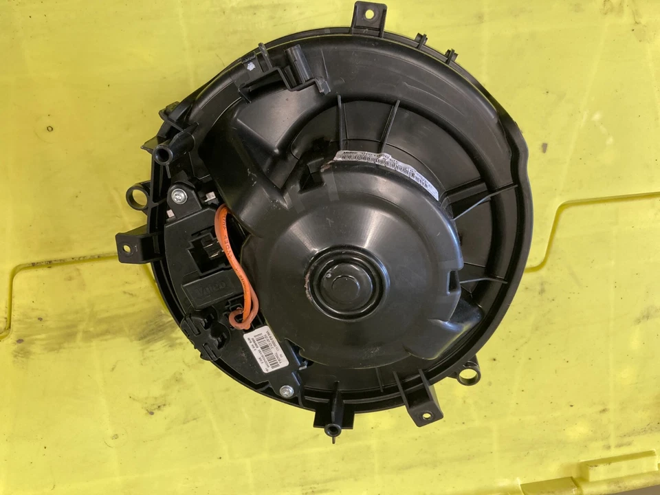 Volkswagen Golf MK7 2013-2020 7,5 motor soplador térmico 5Q2819021B Foto 2 de 3