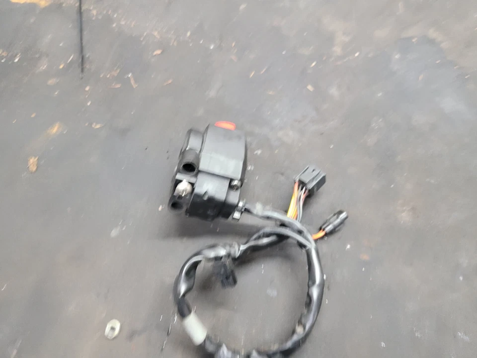 Interruptor de manillar de control izquierdo Suzuki GSXR 750 GSX-R 750 2013 señal de giro Foto 2 de 3