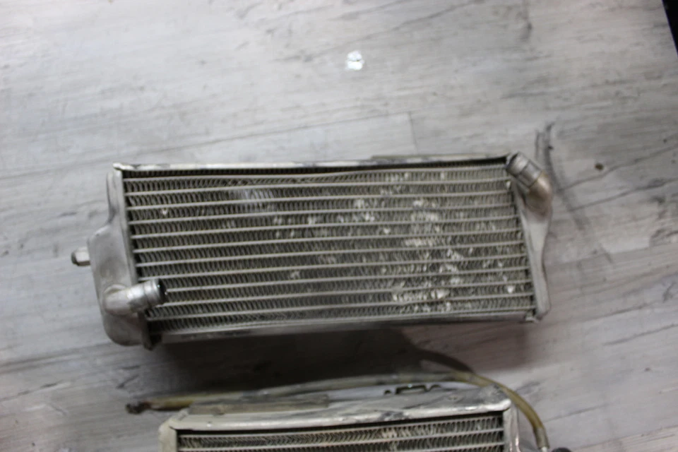 Par de radiadores enfriadores de refrigeración del motor Suzuki Rmz450 2006 Foto 2 de 4