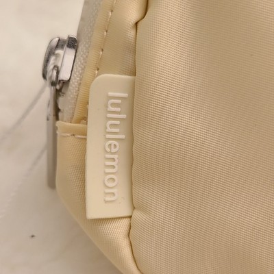 lululemon Everywhere Belt Bag 1L - Khaki/Trench/White Opal lululemon Everywhere Belt Bag 1L - Khaki/Trench/White Opal