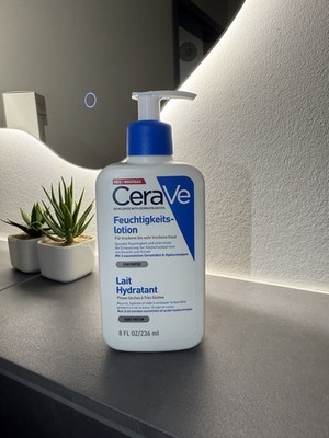 CeraVe Feuchtigkeitslotion, 236ml - Neu