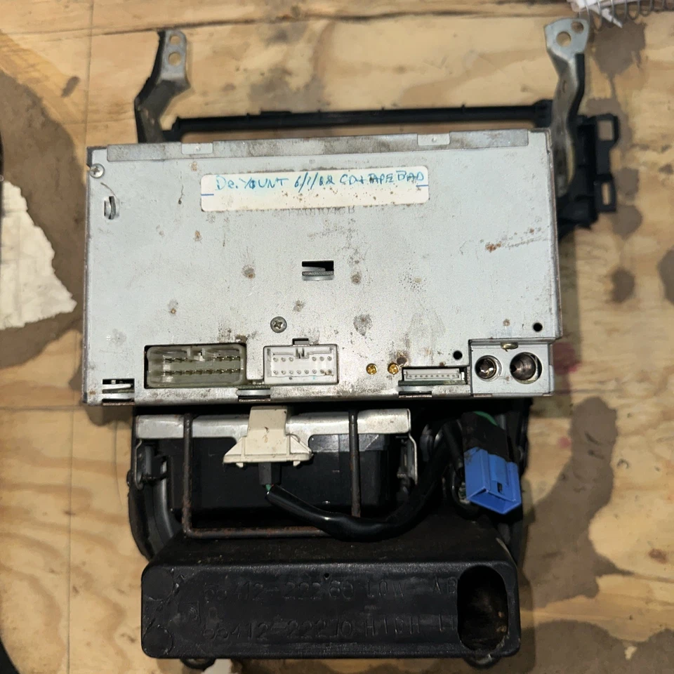 89-92 OEM Toyota Cressida MX83 moldura de rádio acabamento e CD/cassete player - Imagem 4 de 4