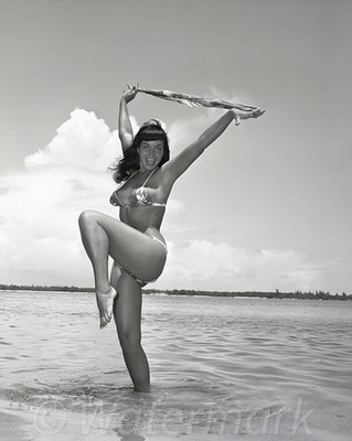 Bettie Page Vintage Celebrities Actress - 8X10 PHOTO - Collectible