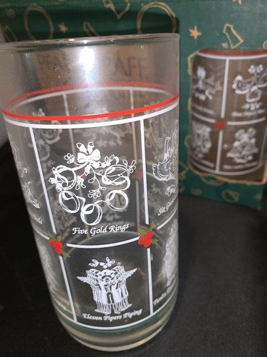 Vintage Pfaltzgraff Grapevine Pattern Glass 6 Tumblers 6.25 in. 17 Oz - Picture 4 of 9