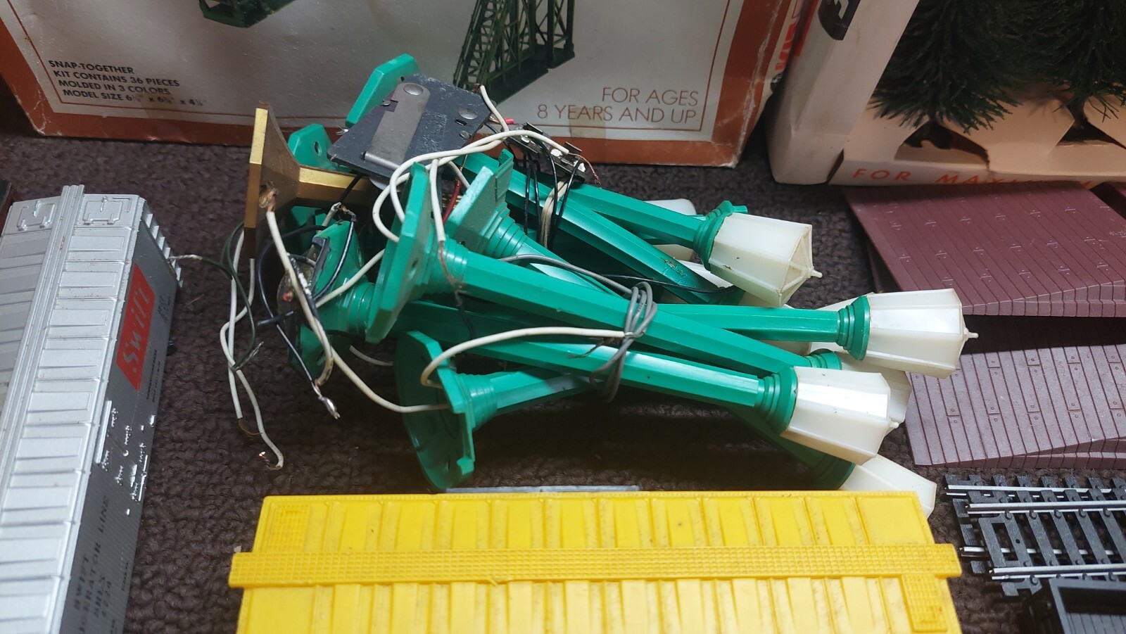 Mixed Lot Vintage HO Train Accessories Parts And Pieces LifeLike TYCO