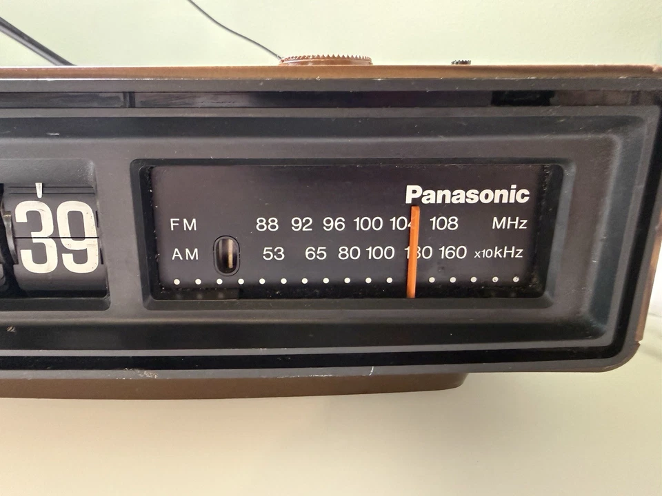 Panasonic Flip Clock Alarm Model RC-6030 AM-FM Radio Vintage Made in Japan, Work - Image 2 of 4