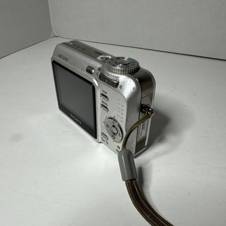 De colección Sony Cyber-shot DSC-S700 7,2 MP-Plateado con Memory Stick *SOLO PARA REPUESTOS* Foto 3 de 4