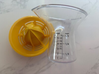 Oxo Small Citrus Juicer With Measuring Cup & Strainer