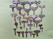 Großes  Konvolut 30 Stk .Aufzugschlüssel für Wanduhren Kamin Uhren u.a.