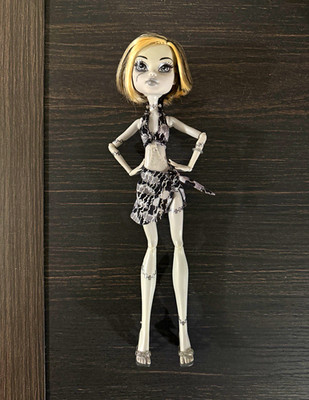 Monster High Frankie Stein Skull Shores Black/Withe