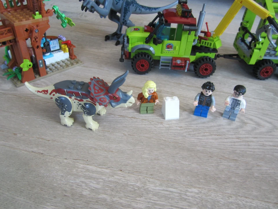 Lego®-Baustein weiß & Jurassic World-Set (Klemmbausteinset) LKW mit Anhänger - Bild 2 von 4