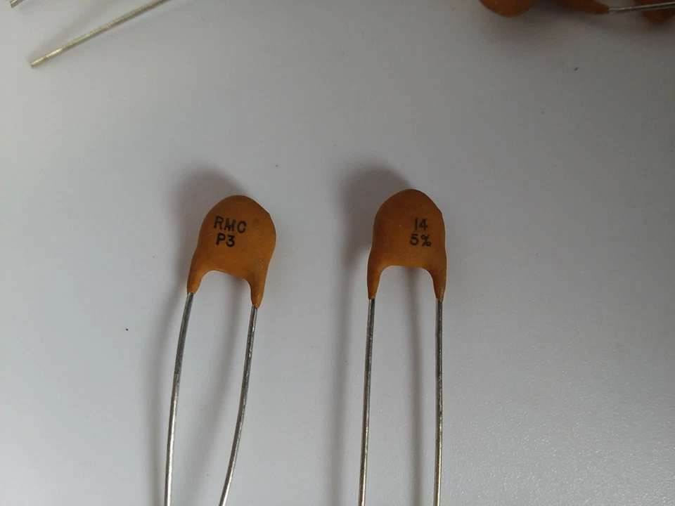 RMC P3 CERAMIC DISC CAPACITOR 14 PF(50 件装)NNB — 第 2/2 张图片