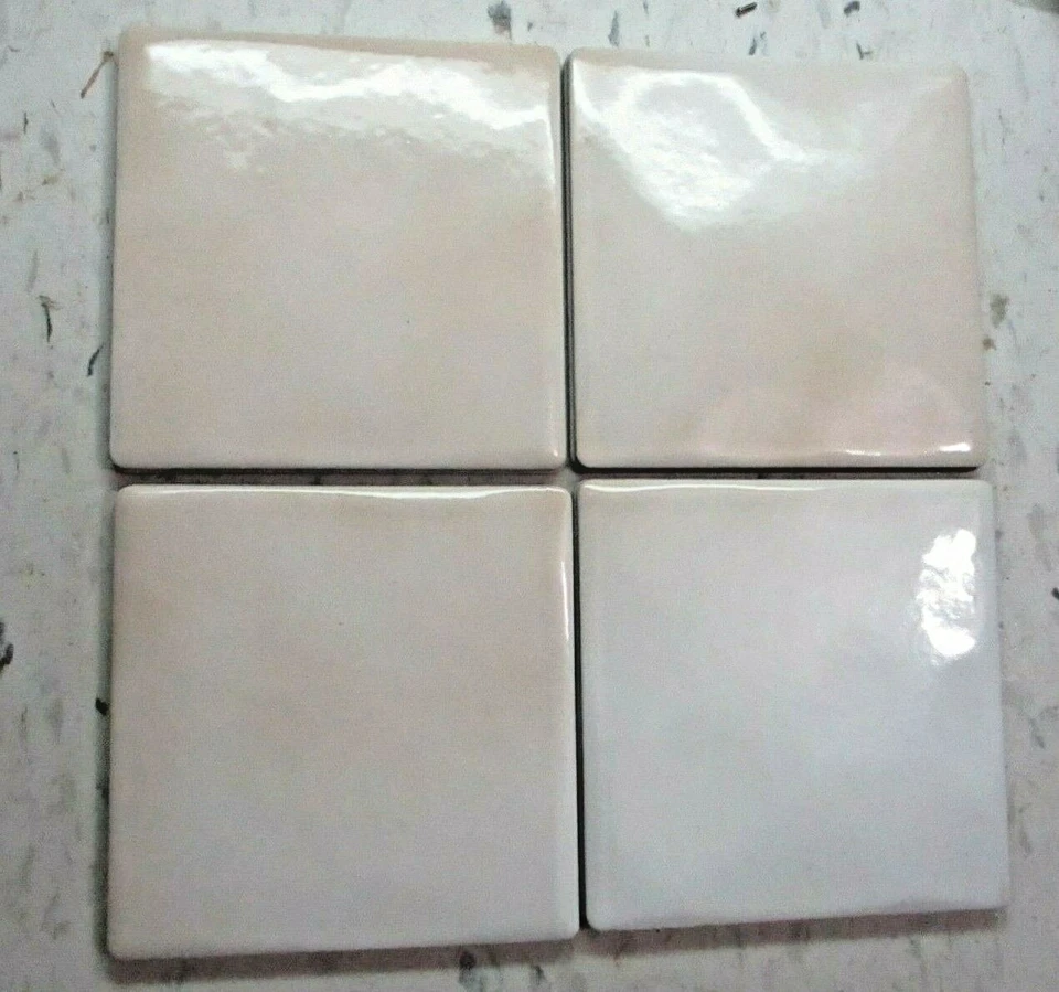 1 Azulejo Italia con hoyuelos 4-1/8" Porcelana Beige Satinado con Variaciones de Color MCM Foto 4 de 4